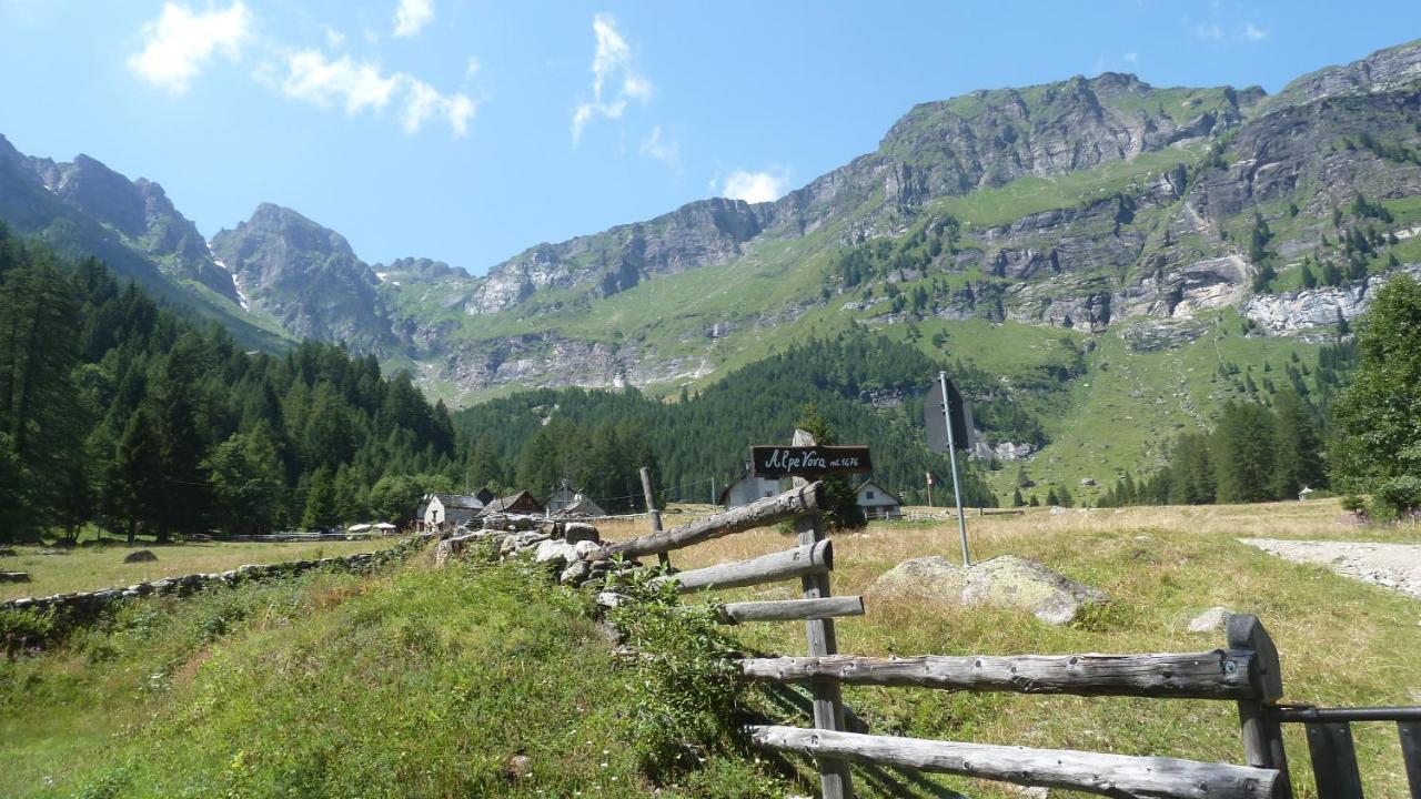Giuditta Freecarpark&Garden Domodossola Exterior photo